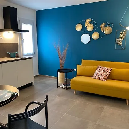 Incantevole In Centro Pochi Passi Dal Mare Apartman *